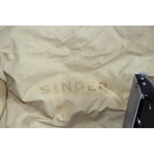 567 - VINTAGE SINGER 99K SEWING MACHINE