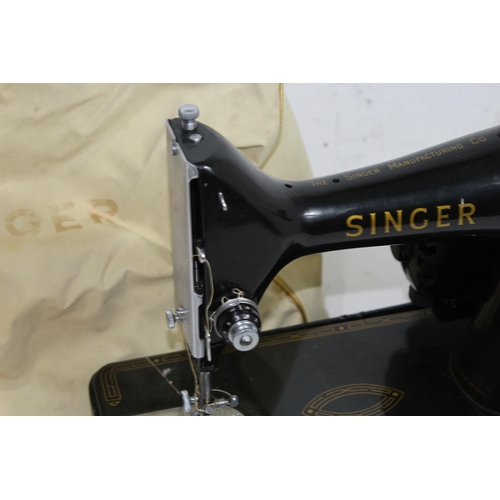 567 - VINTAGE SINGER 99K SEWING MACHINE