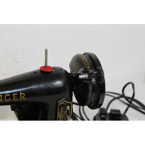 567 - VINTAGE SINGER 99K SEWING MACHINE