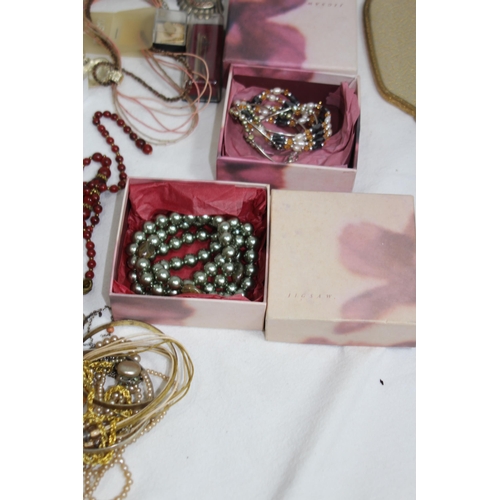 569 - QUANTITY OF COSTUME JEWELLERY ETC