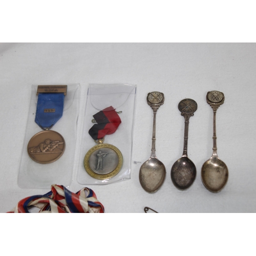 942 - QUANTITY OF SHOOTING AWARDS, MEDALS AND SPOONS