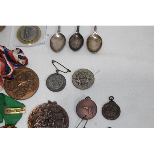 942 - QUANTITY OF SHOOTING AWARDS, MEDALS AND SPOONS