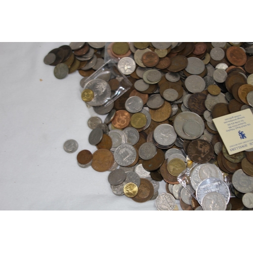 1004 - LARGE QUANTITY OF BRITISH AND WORLD COINS - 16kg