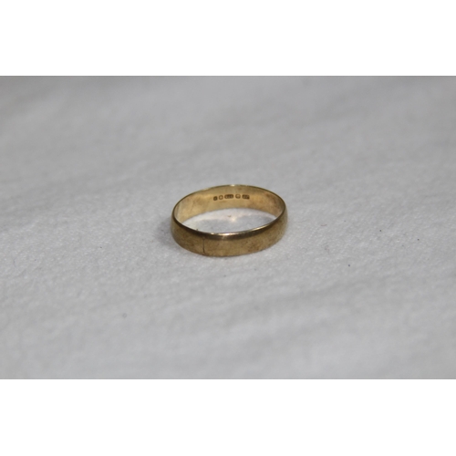 1205 - 9CT GOLD BAND RING - SIZE O - 2G