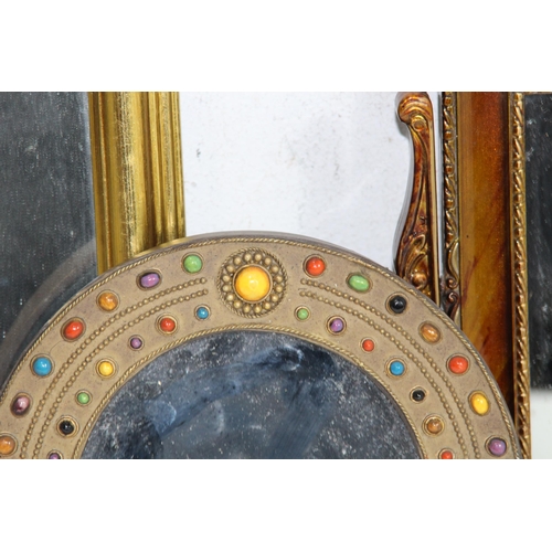 241 - SELECTION OF MIRRORS - SOME WITH ORNATE GILT FRAMES
32 X 25CM