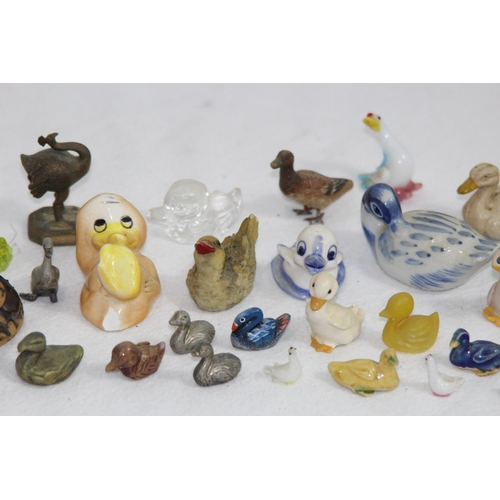 374 - QUANTITY OF DUCKS
6 X 4CM