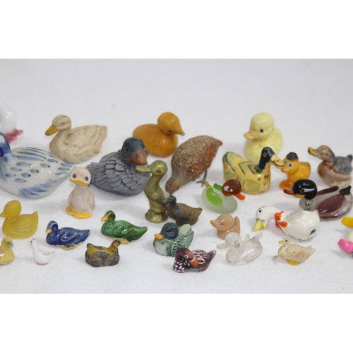 374 - QUANTITY OF DUCKS
6 X 4CM