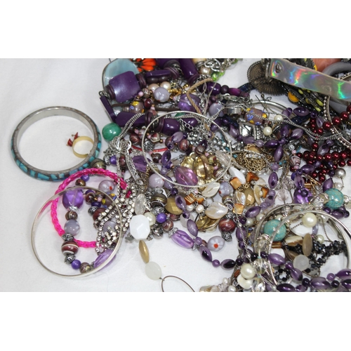 592 - LARGE QUANTITY OF COSTUME JEWELLERY