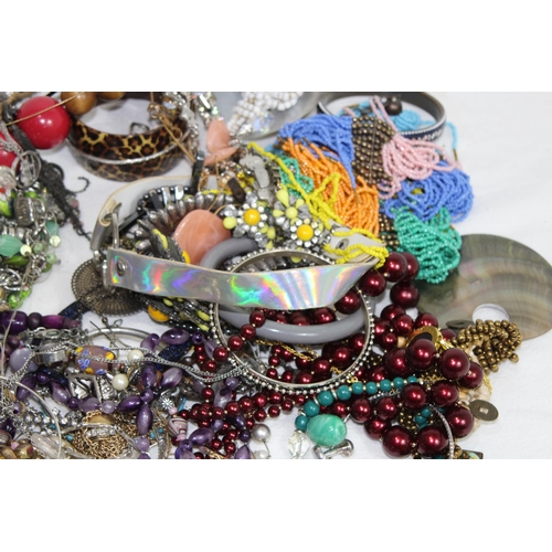 592 - LARGE QUANTITY OF COSTUME JEWELLERY