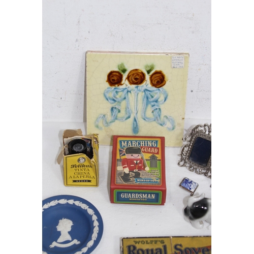 597 - BOX OF EPHEMERA TO INCLUDE A PAIR OF SILVER EARRINGS AND MATCHING PENDANT