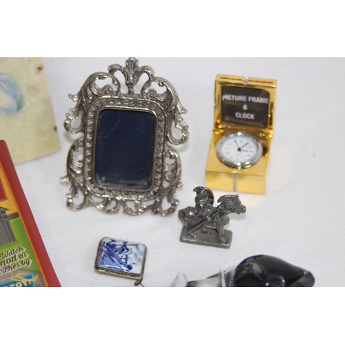 597 - BOX OF EPHEMERA TO INCLUDE A PAIR OF SILVER EARRINGS AND MATCHING PENDANT