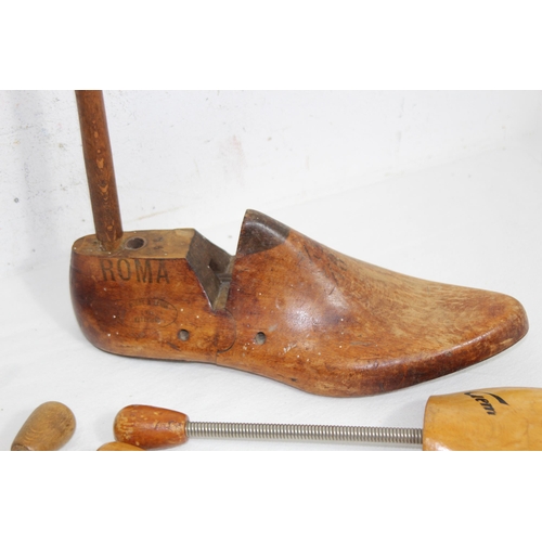 600 - QUANTITY OF VINTAGE AND ANTIQUE WOODEN SHOE LASTS