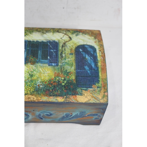 603 - PAINTED AND DECORATED KEEPSAKE WOODEN BOX
30 X 21 X 12CM