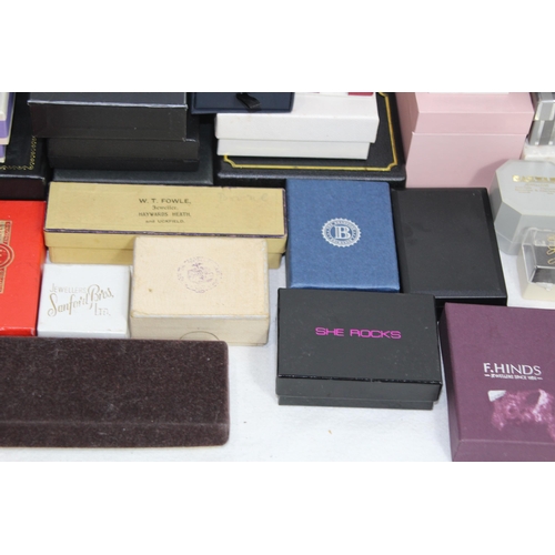 604 - LARGE QUANTITY OF JEWELLERY AND RETAIL BOXES