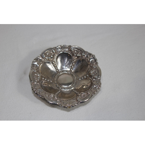 1087 - CONTINENTAL 800 GRADE SILVER BOWL AND SILVER PEDESTAL DISH - 140G