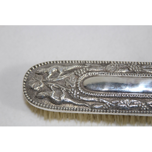 1090 - LIZARD EMBOSSED SILVER TOPPED BRUSH - LONDON 1885