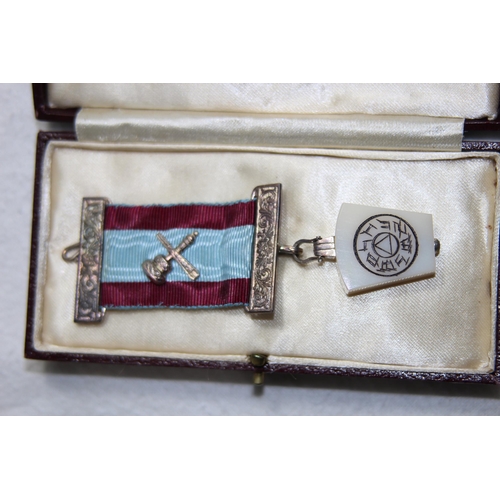 1093 - CASED SILVER MASONIC MEDAL