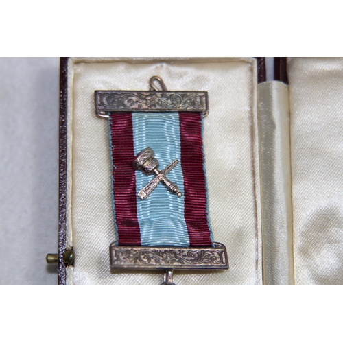 1093 - CASED SILVER MASONIC MEDAL