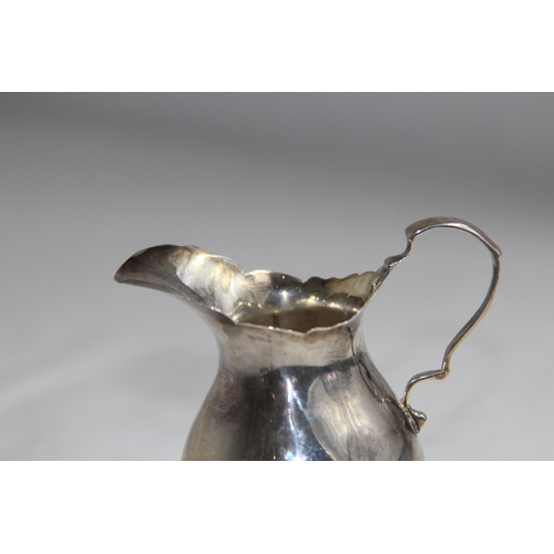 1094 - VICTORIAN SILVER CREAM JUG - BIRMINGHAM 1900 - 56G