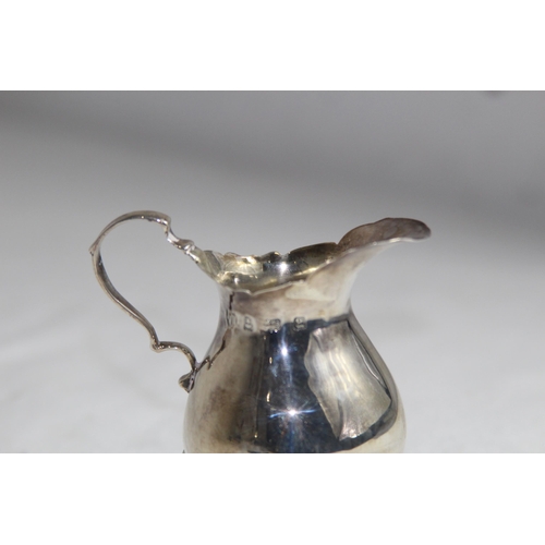 1094 - VICTORIAN SILVER CREAM JUG - BIRMINGHAM 1900 - 56G