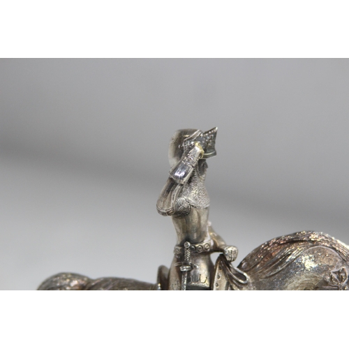 1095 - HEAVY WHITE METAL MODEL OF A KNIGHT ON HORSE BACK- 12 X 11CM