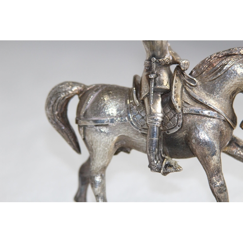 1095 - HEAVY WHITE METAL MODEL OF A KNIGHT ON HORSE BACK- 12 X 11CM