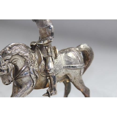 1095 - HEAVY WHITE METAL MODEL OF A KNIGHT ON HORSE BACK- 12 X 11CM