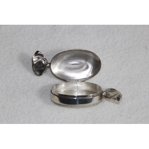 1118 - NOVELTY SILVER BOX IN THE FORM OF A WRAPPED SWEET - 12G