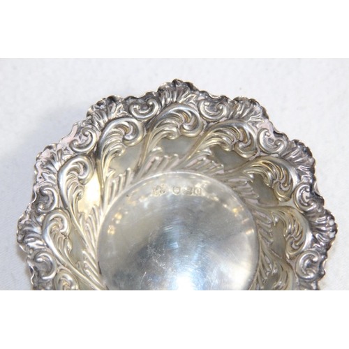 1123 - VICTORIAN SILVER BOWL - LONDON 1898 - 23G