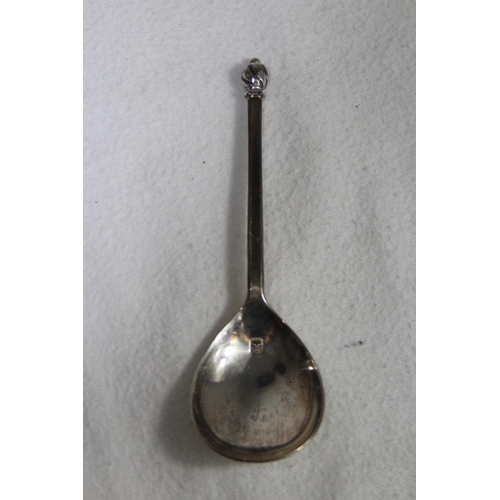 1134 - BOXED SILVER WRITHEN SPOON - MODERN REPRODUCTION OF 1487 SPOON MADE IN LONDON 1971 WITH PAPERWORK - ... 