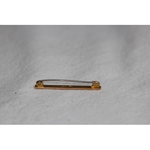 1186 - 9CT GOLD BAR BROOCH - 1.7G