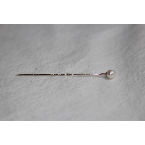 1189 - 9CT GOLD PEARL SET STICK PIN