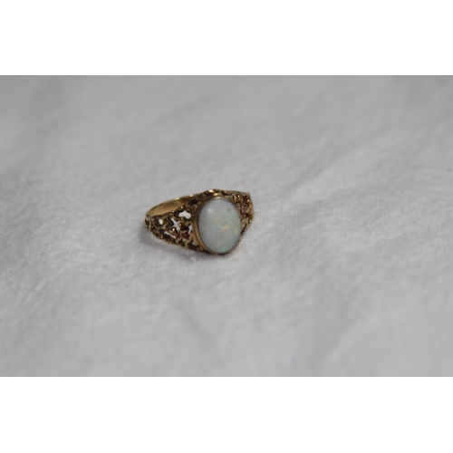 1211 - 9CT GOLD OPAL SET RING - 2.88G - SIZE P 1/2