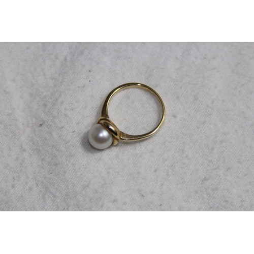 1226 - 9CT GOLD LARGE PEARL SET RING - 3.58G - SIZE O 1/2