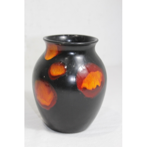 892 - POOLE VASE
16CM