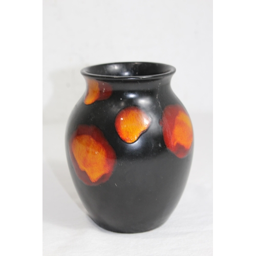 892 - POOLE VASE
16CM