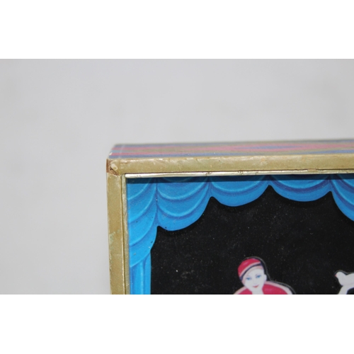 953 - VINTAGE NOVELTY 1979 HANSEL AND GRESTAL OTAGIRI JAPNA MUSIC BOX
16.5 X 7 X 21CM