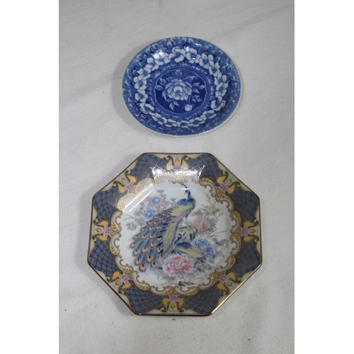 378 - QUANTITY OF BLUE AND WHITE CHINA
46 X 37CM