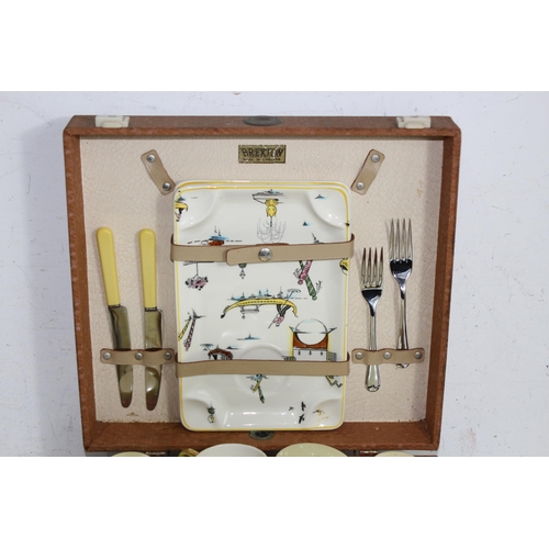 614 - CASED PICNIC SET