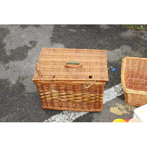 629 - WICKER PICNIC BASKET AND WICKER BASKET
44 X 32 X 30CM