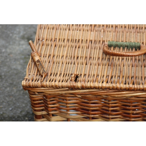 629 - WICKER PICNIC BASKET AND WICKER BASKET
44 X 32 X 30CM