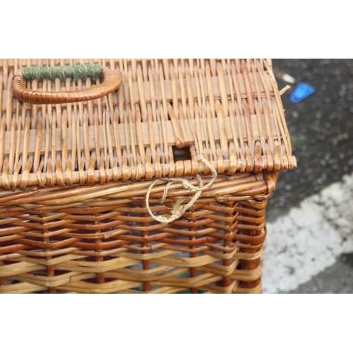 629 - WICKER PICNIC BASKET AND WICKER BASKET
44 X 32 X 30CM