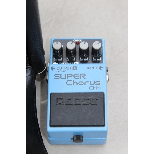 789 - SP - 10 AMP, BOSS SUPER CHORUS GUITAR PEDAL AND MICROPHONE