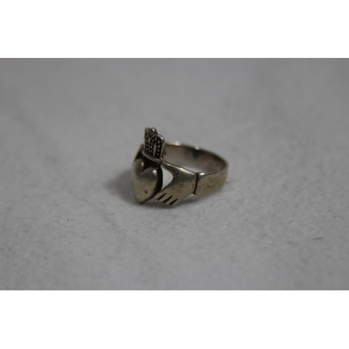 1011 - LARGE SILVER IRISH CLADDAGH RING