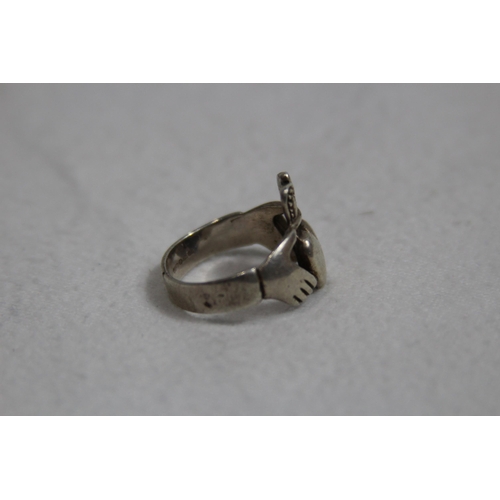 1011 - LARGE SILVER IRISH CLADDAGH RING