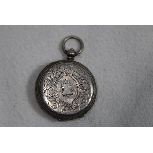 1020 - 935 GRADE SILVER FOB WATCH AND A SELECTION OF SILVER JEWELLERY