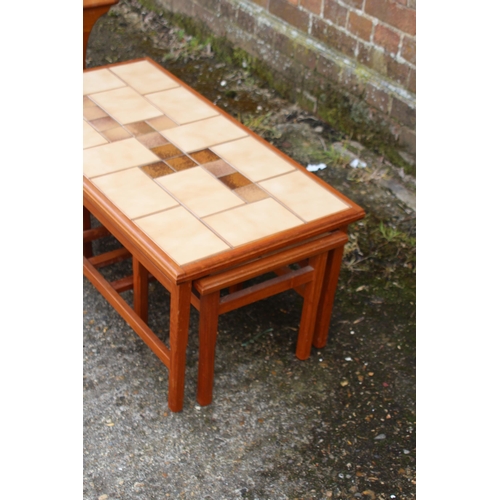 13 - RETRO TILED TOPPED COFFEE TABLE AND TILE TOPPED NEST OF TABLES 
46 X 38 X 88CM