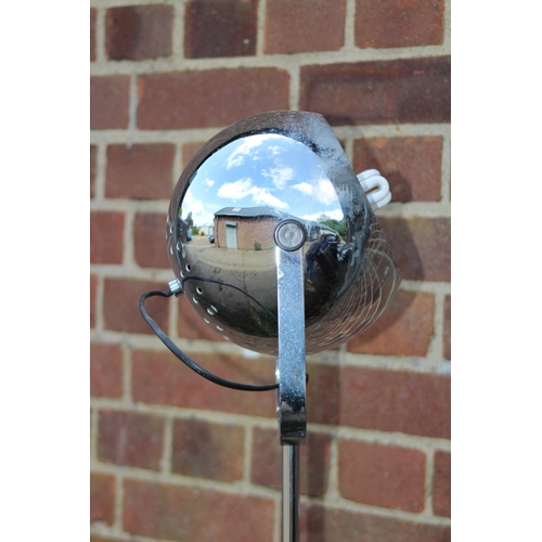 258 - RETRO CHROME FLOOR STANDING BALL LAMP
162 X 21CM