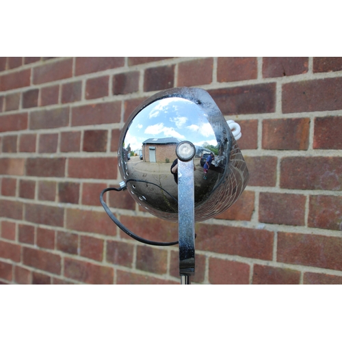 258 - RETRO CHROME FLOOR STANDING BALL LAMP
162 X 21CM