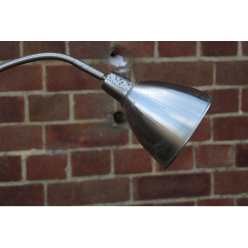 259 - RETRO CHROME FLOOR STANDING BALL LAMP
165 X 25CM